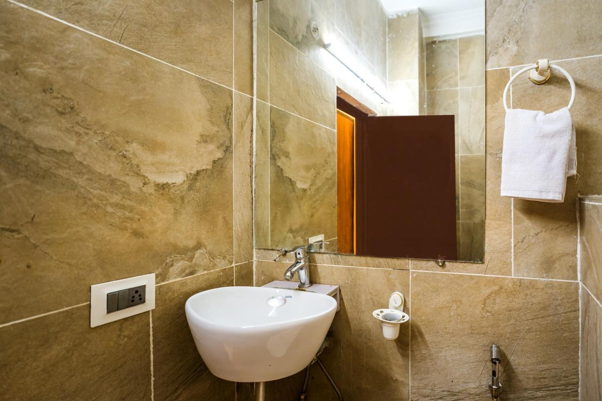 Tripli Hotels Silver Shine Varanasi Dış mekan fotoğraf