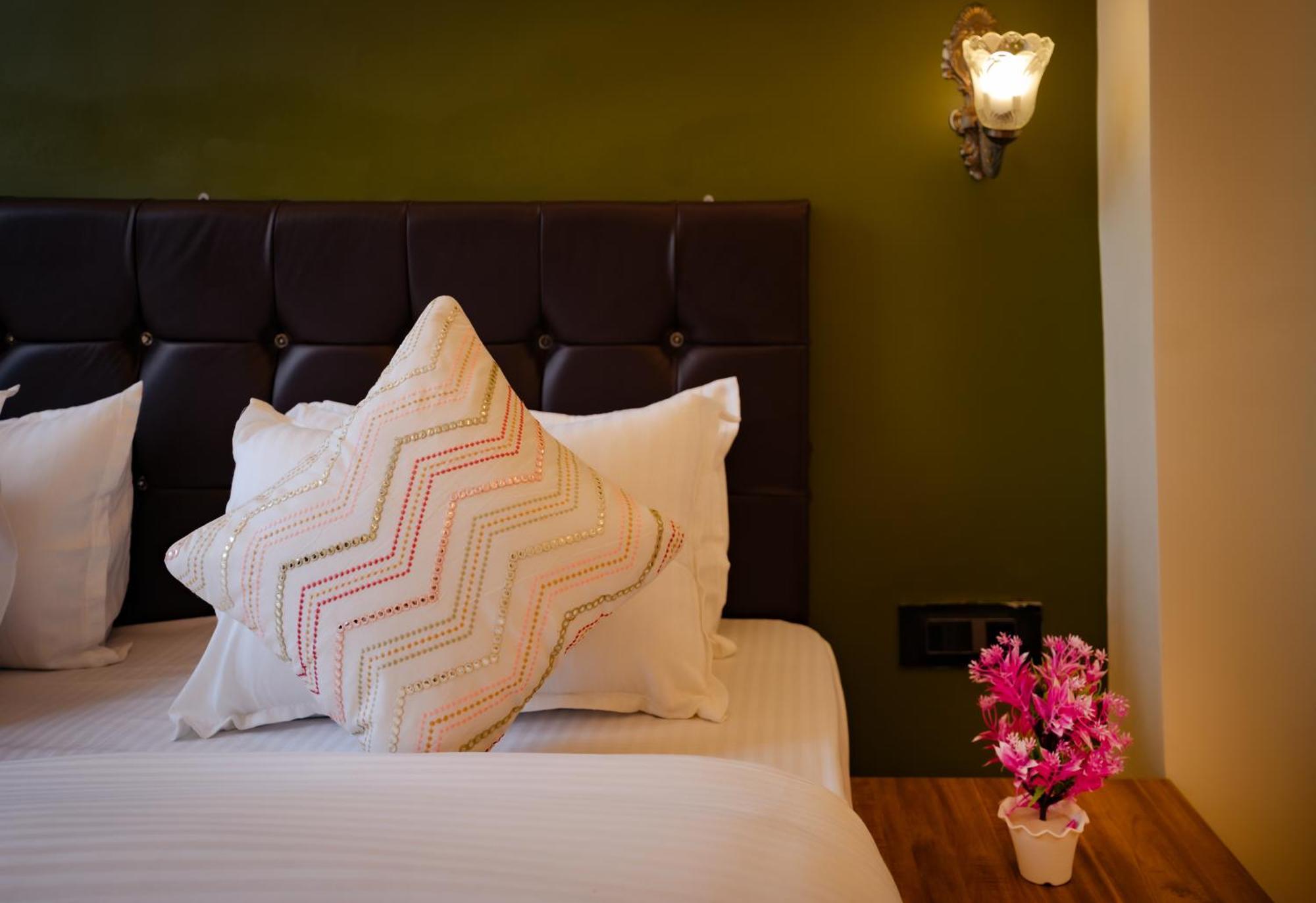 Tripli Hotels Silver Shine Varanasi Dış mekan fotoğraf
